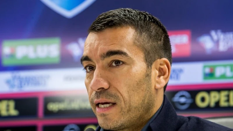 Van Bronckhorst spreekt zich uit over incident Kramer: 'Dat wilde Kramer niet'