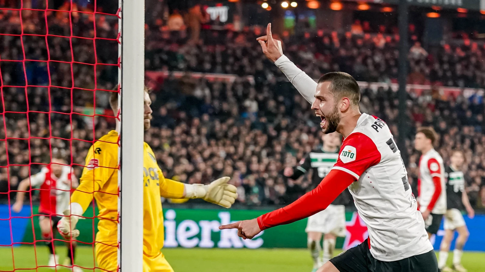 Weet Hancko ook te scoren tegen PSV?