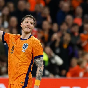 Nederlands elftal wint met klinkende cijfers van IJsland