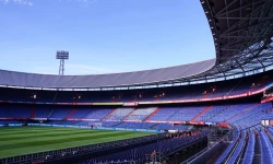 Palen en netten weg uit De Kuip