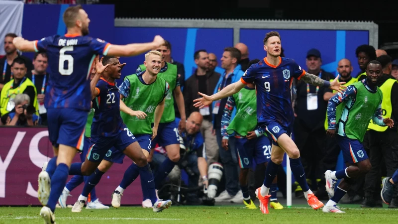 Nederland komt laat op voorsprong en wint eerste EK-duel