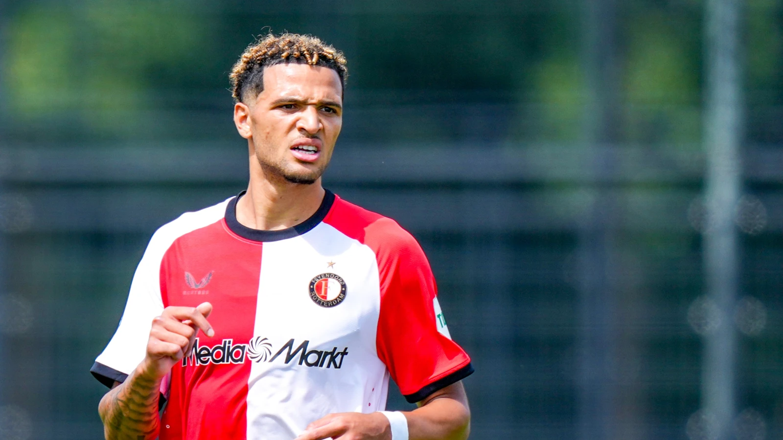 'Wycombe Wanderers FC wil Tsoungui uit handen NAC Breda houden'