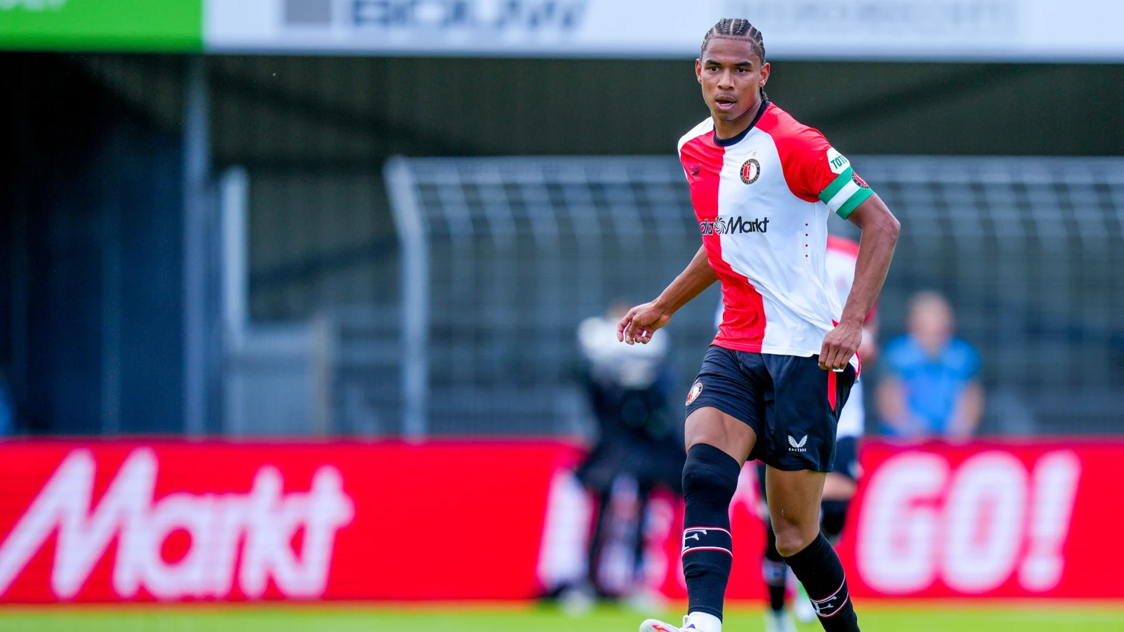 Telegraaf: 'Feyenoord akkoord met Charlotte FC over transfer Stengs'