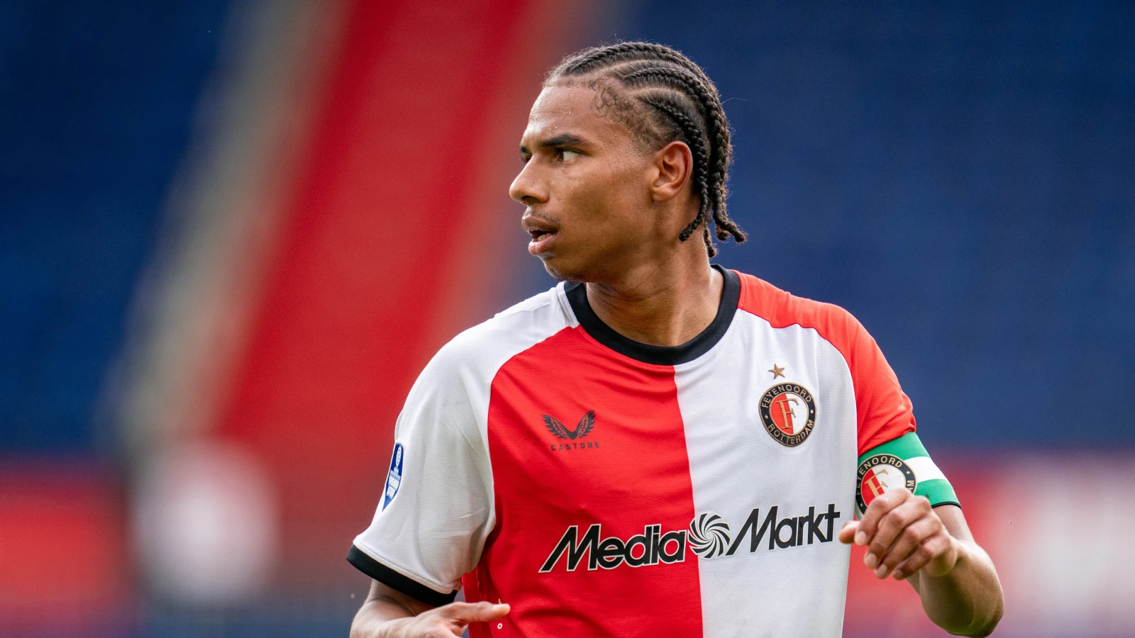 UPDATE | 'Feyenoord bevestigt dat transfer van Stengs naar Charlotte FC op losse schroeven staat'