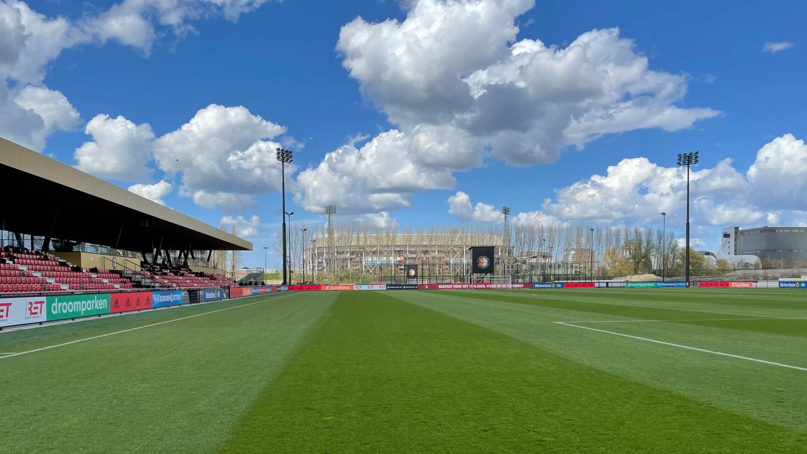 Feyenoord traint dag voor Klassieker openbaar op Varkenoord