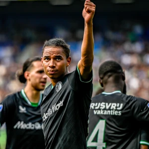 STAND | Feyenoord stijgt op de ranglijst na zege in Zwolle