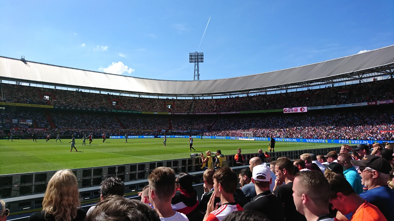 Feyenoord tegen NAC Breda in uitverkochte Kuip