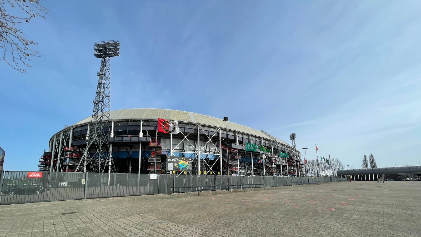 Feyenoord Foundation op achterkant van shirt tijdens wedstrijden in de Champions League