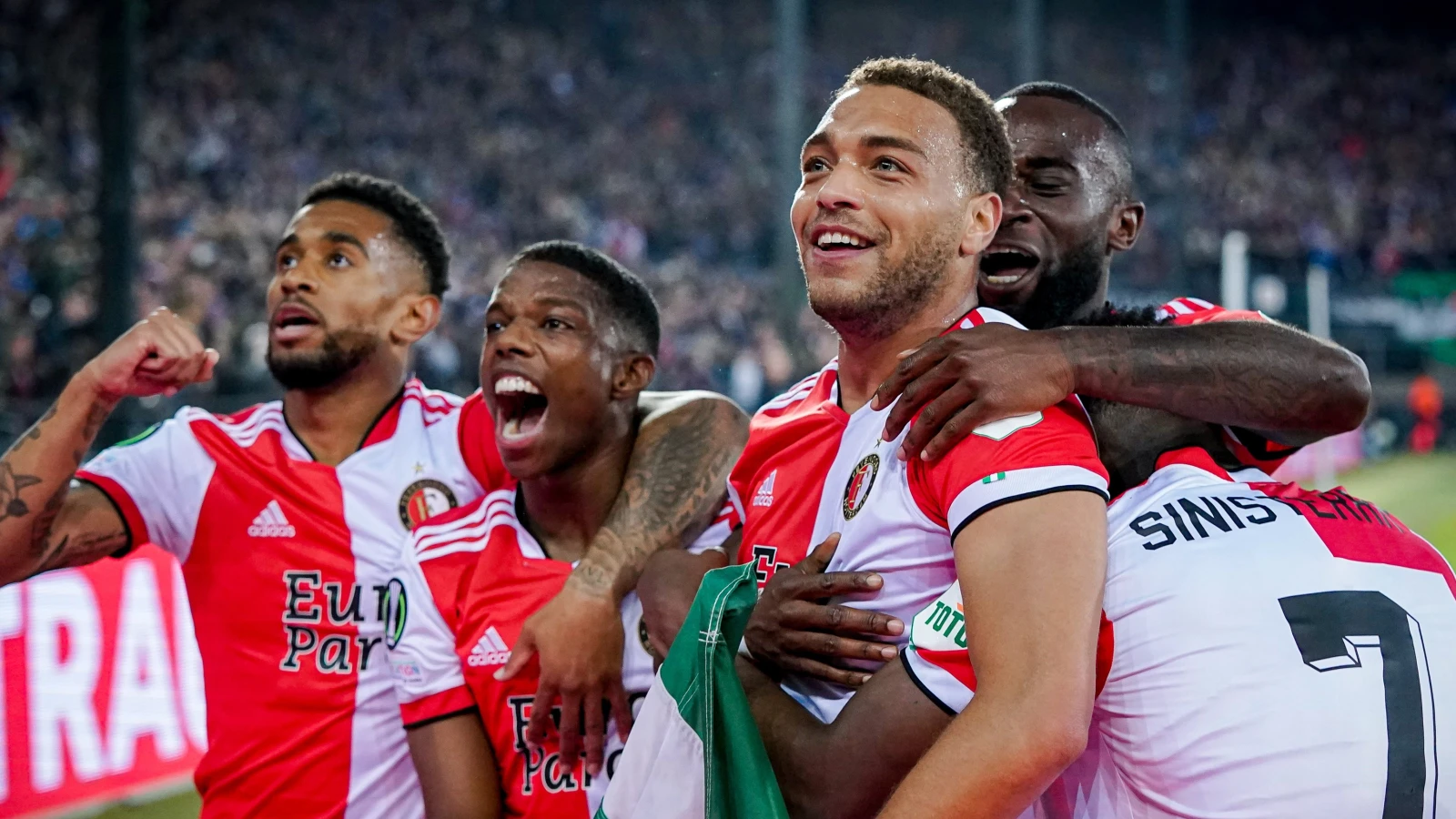 AD: 'Oud-Feyenoorder hervat groepstraining en krijgt luid applaus'