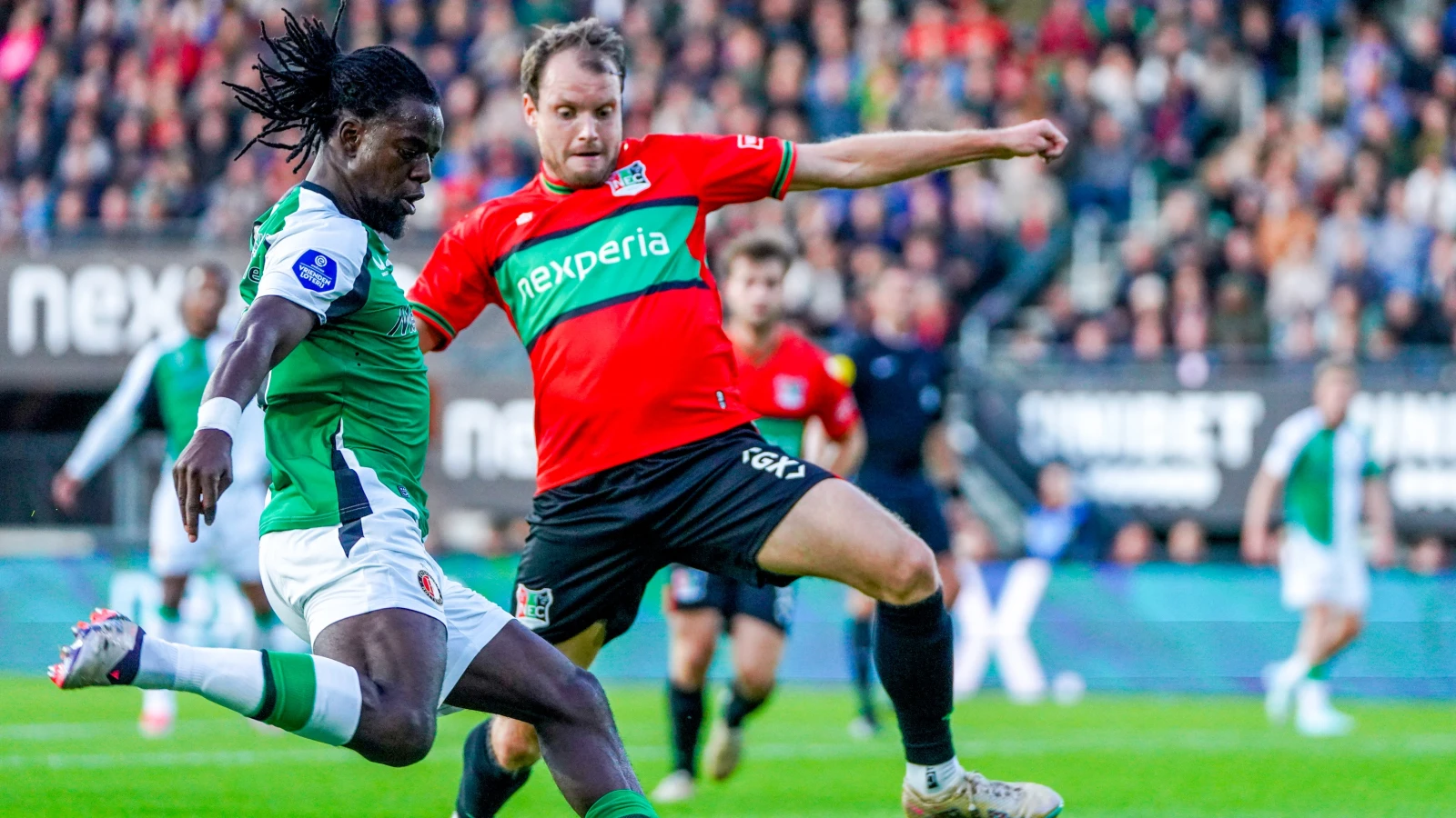 STAND | Feyenoord speelt weer gelijk en ziet gat met koploper PSV groter worden