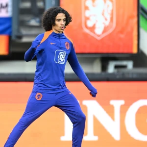 Gjivai Zechiël geblesseerd naar de kant bij Jong Oranje