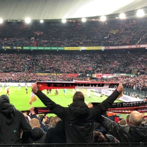 Feyenoord met vol uitvak aanwezig in Manchester