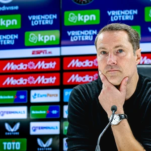 LIVESTREAM 14:15 | Persconferentie Priske in aanloop naar Go Ahead Eagles uit