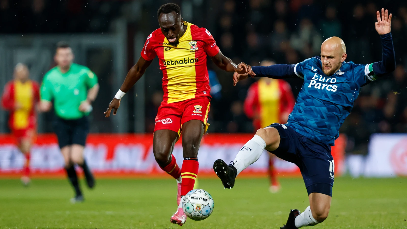 EREDIVISIE | Feyenoord hervat competitie in Deventer, topper tussen AZ en PSV