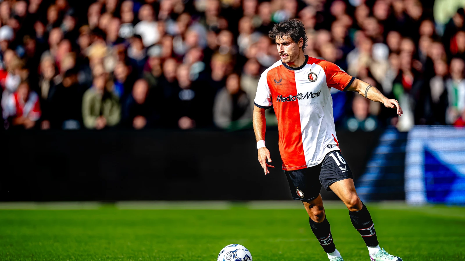 Bueno geblesseerd van het veld in wedstrijd tegen Go Ahead Eagles