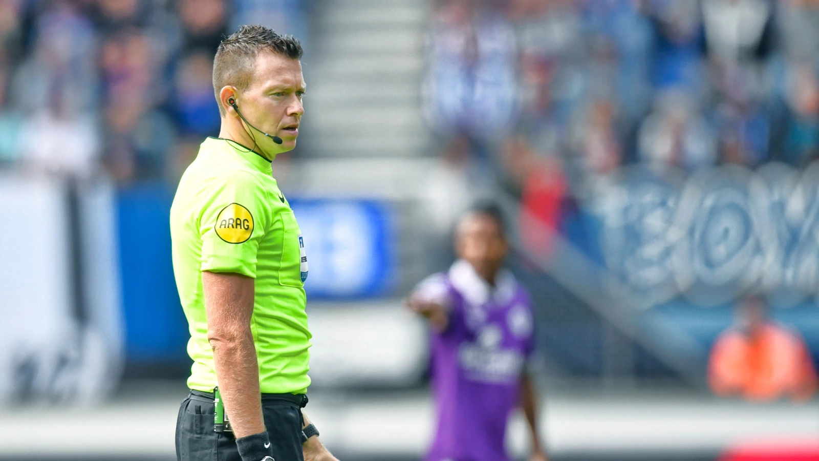 Allard Lindhout scheidsrechter tijdens wedstrijd tegen FC Utrecht en Feyenoord