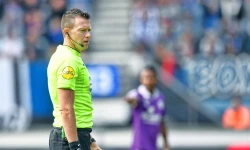 Allard Lindhout scheidsrechter tijdens wedstrijd tegen FC Utrecht en Feyenoord