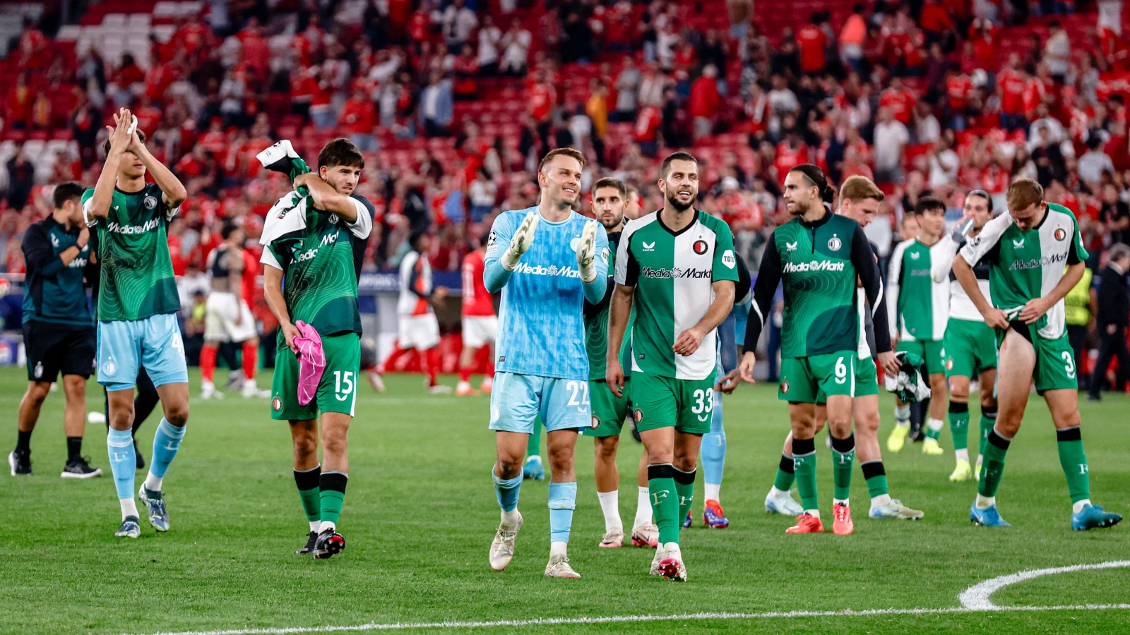 STAND | Feyenoord klimt op ranglijst na winst op SL Benfica