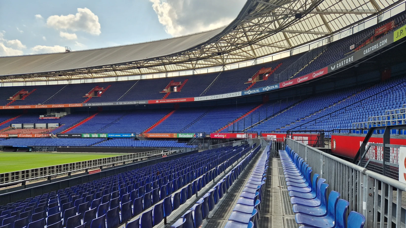 Befaamde spelerstunnel De Kuip krijgt nieuw design