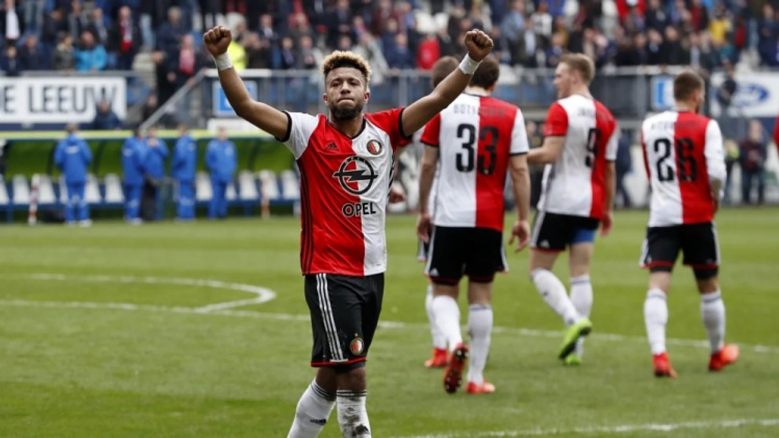 VIDEO | Spelers vieren overwinning samen met supporters