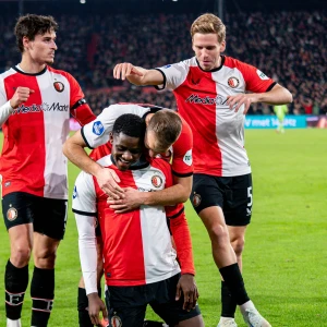 STAND | Feyenoord verkleint achterstand op koploper na winst op AZ