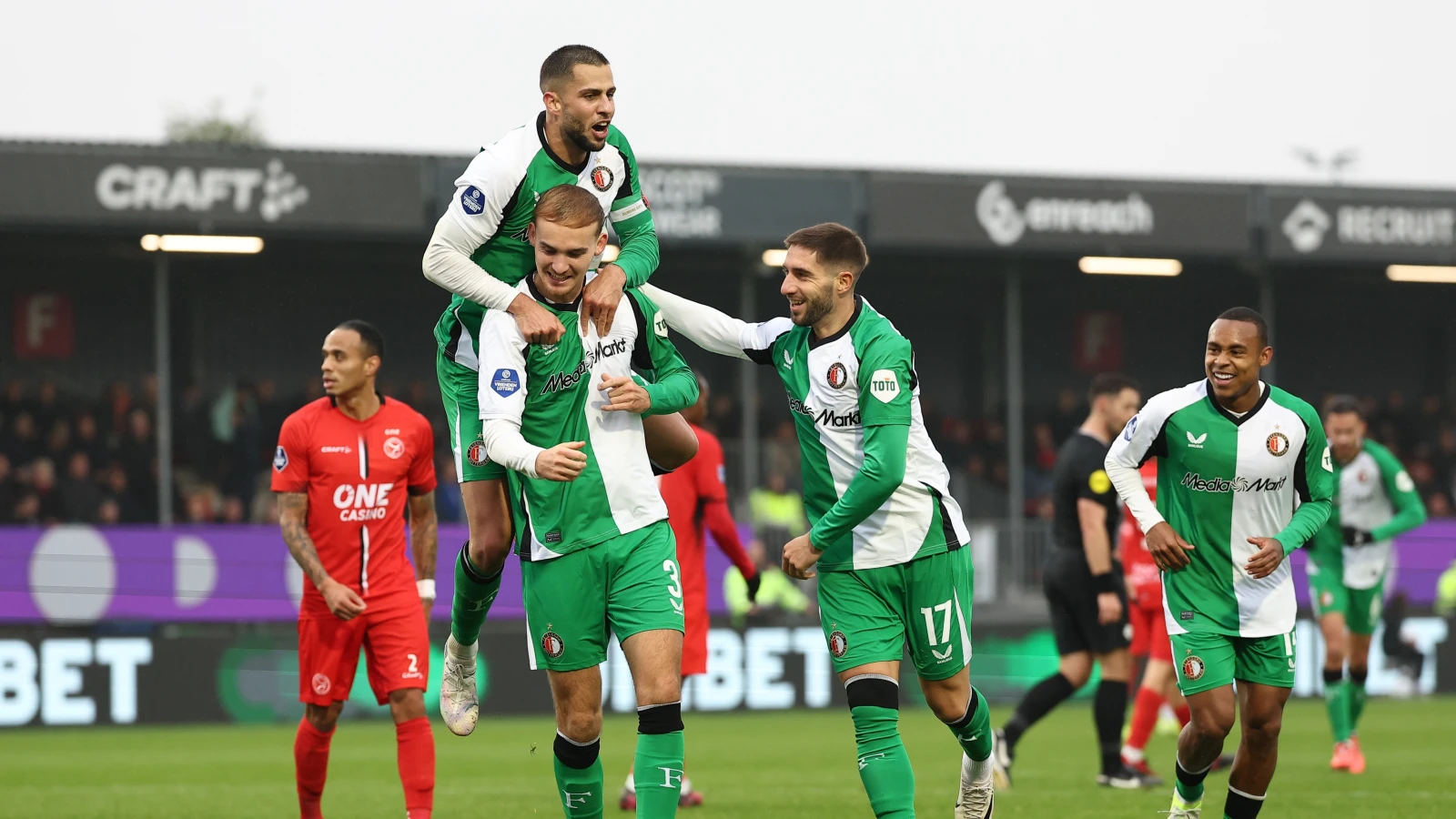 Feyenoord wint na eenvoudige middag van Almere City FC