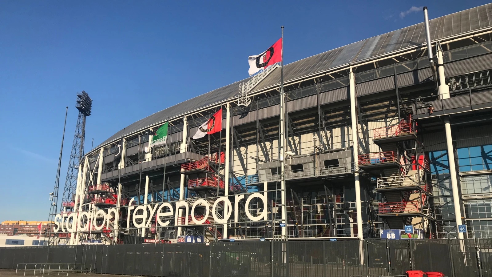 'Natuurlijk, het gaat ze vooral om spelen in de Champions League, de Kuip, de aanhang, meedoen om de titel of een goed salaris'