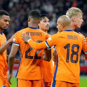 Oranje wint zonder moeite van Hongarije