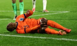 Feyenoord-huurling Kasanwirjo langdurig uit de roulatie