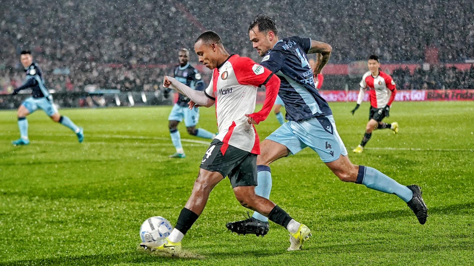 LIVE | Feyenoord - sc Heerenveen 2-0 | Feyenoord verdubbelt de voorsprong!