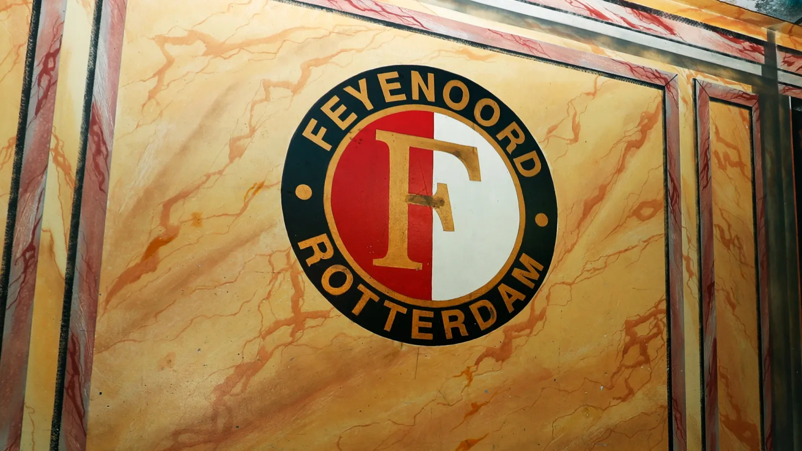 Feyenoord hint op lancering nieuw shirt