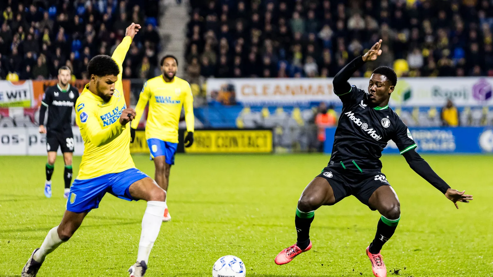 De kranten | De invalbeurten van Ibrahim Osman, Facundo González en Calvin Stengs waren voor een topclub wel ondermaats