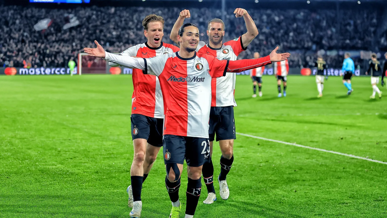 Feyenoord wint van AC Sparta Praag en doet goede zaken in de Champions League