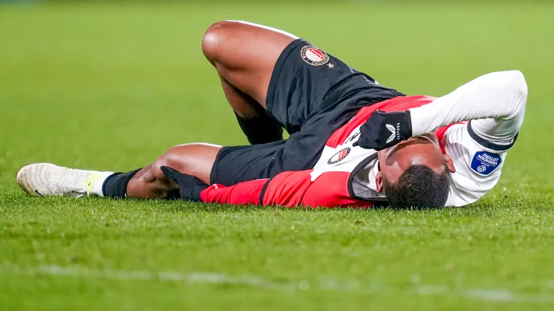 Paixão geblesseerd na de kant na ongelukkige botsing met 't Zand