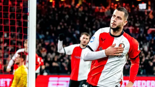 Feyenoord wint overtuigend van Heracles Almelo