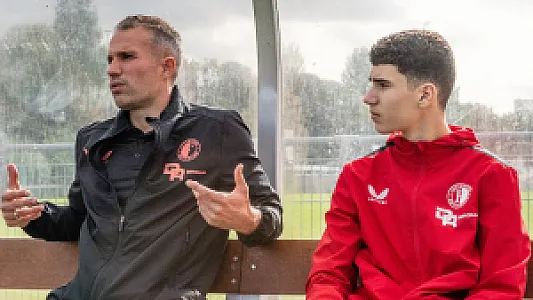 Vader Robin van Persie heeft advies voor zijn zoon na contractverlenging