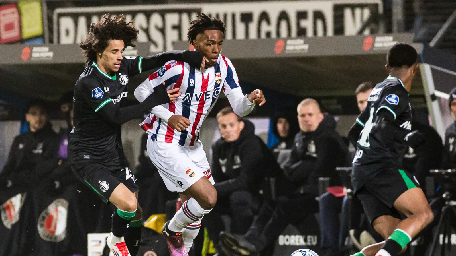 STAND | Feyenoord blijft vierde na gelijkspel op bezoek bij Willem II