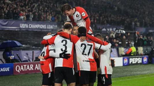 Feyenoord wint knap van FC Bayern München en doet zeer goede zaken in Champions League