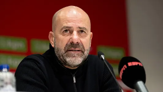 Bosz neemt het op voor Priske: 'Dit is echt schandalig'