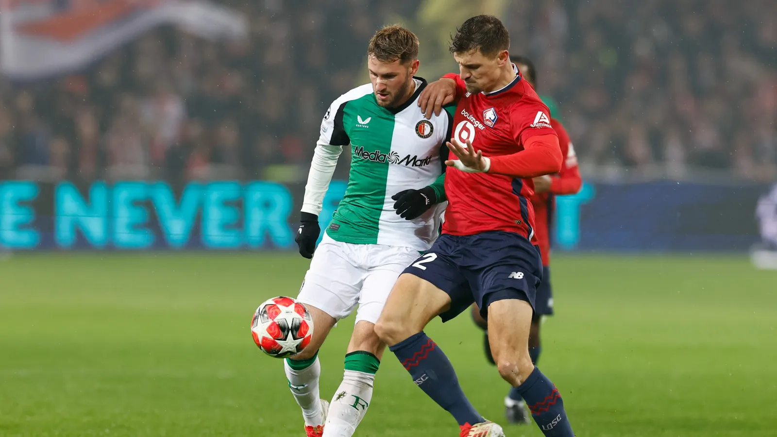 Gimenez geblessserd naar de kant in wedstrijd tegen LOSC Lille