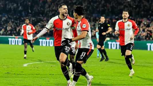 Feyenoord wint na late treffer Hancko van Almere City FC