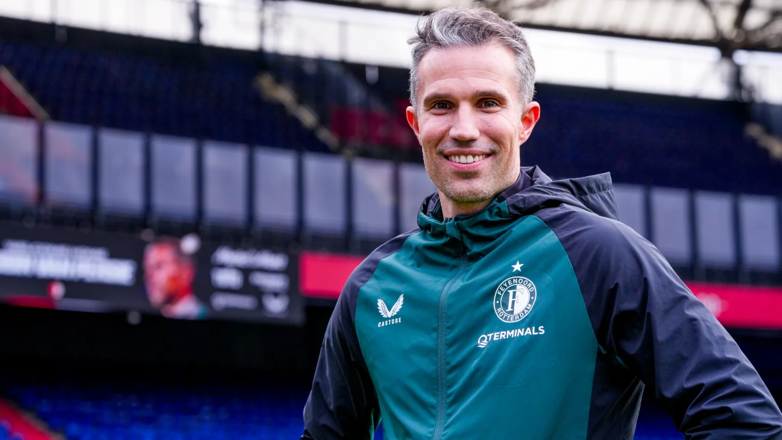 Fries vertrouwen in Van Persie: 'Dan wordt het een hele goede trainer'