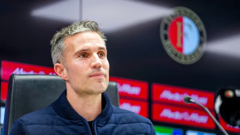 Van Persie moet keuze maken: 'Die ga ik vanmiddag maken'