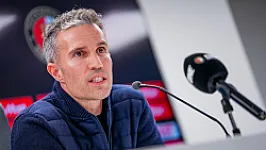 Van Persie: 'Dat was wel een uitdaging om daar een speler voor te vinden'