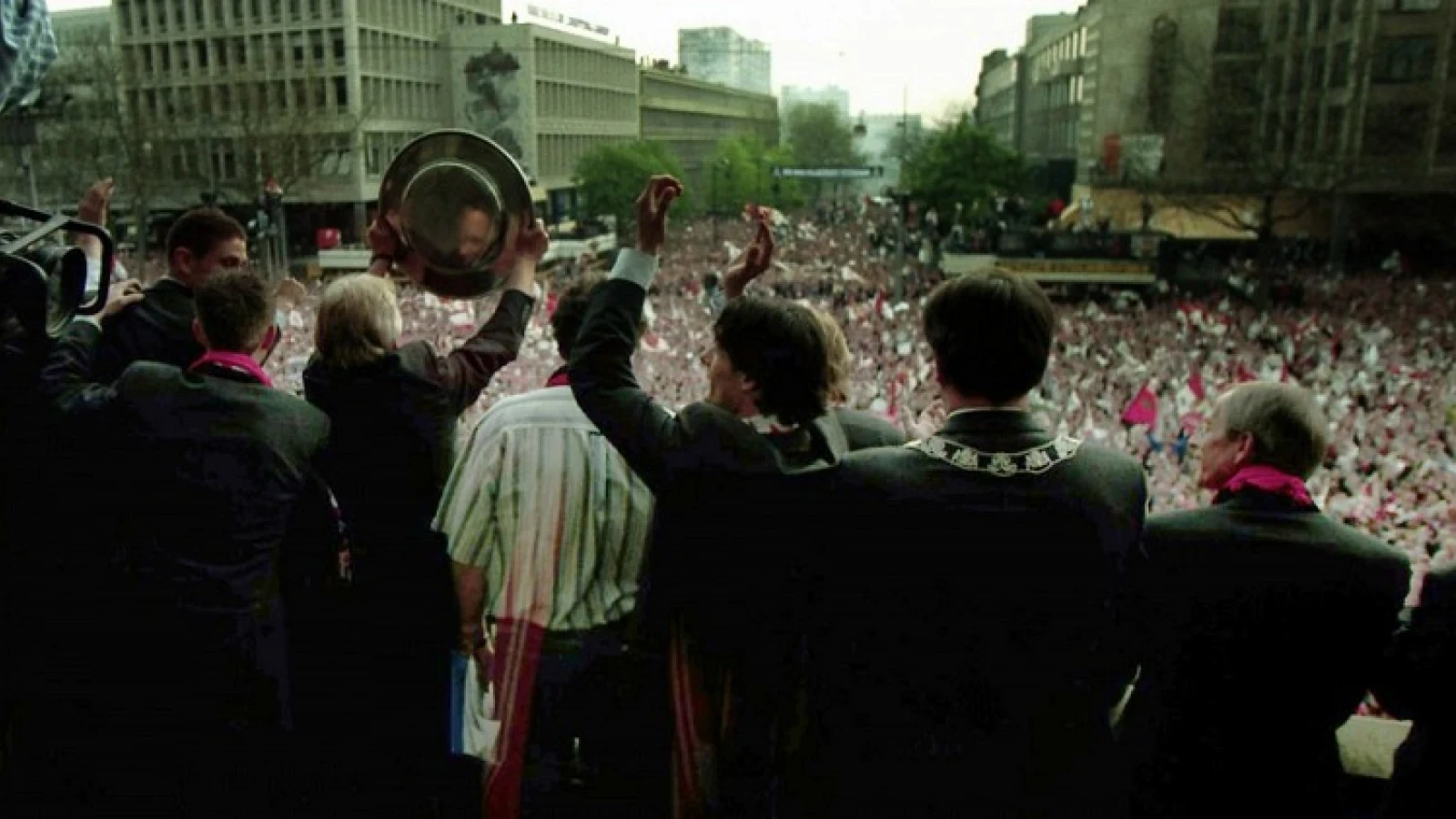 Het Feyenoord van 1999 als helden ontvangen