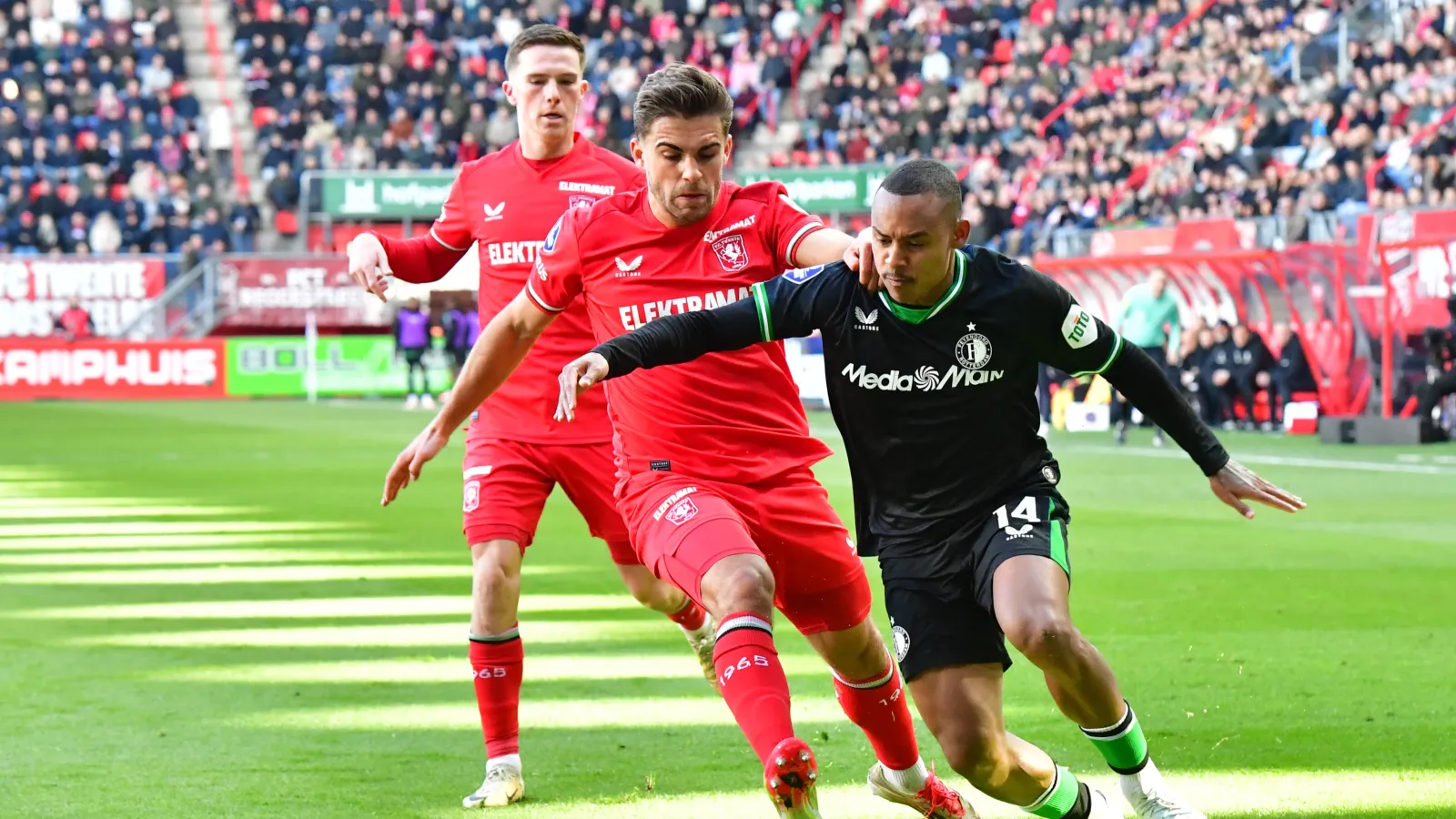 Feyenoord wint met ruime cijfers van FC Twente