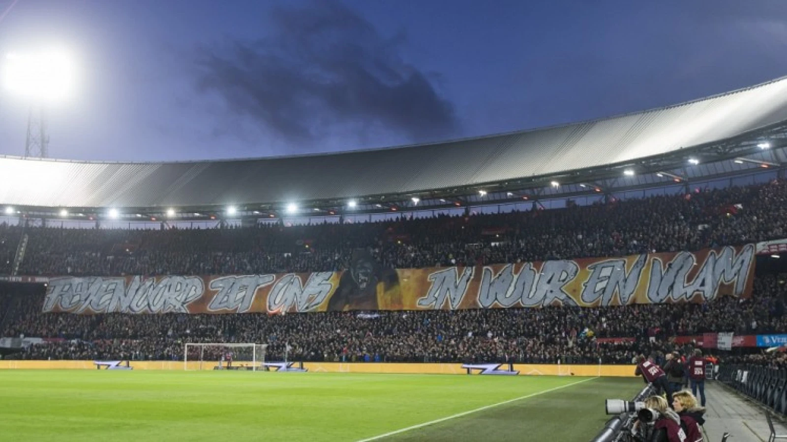 Eredivisie: Ajax zet Feyenoord onder druk met ruime overwinning