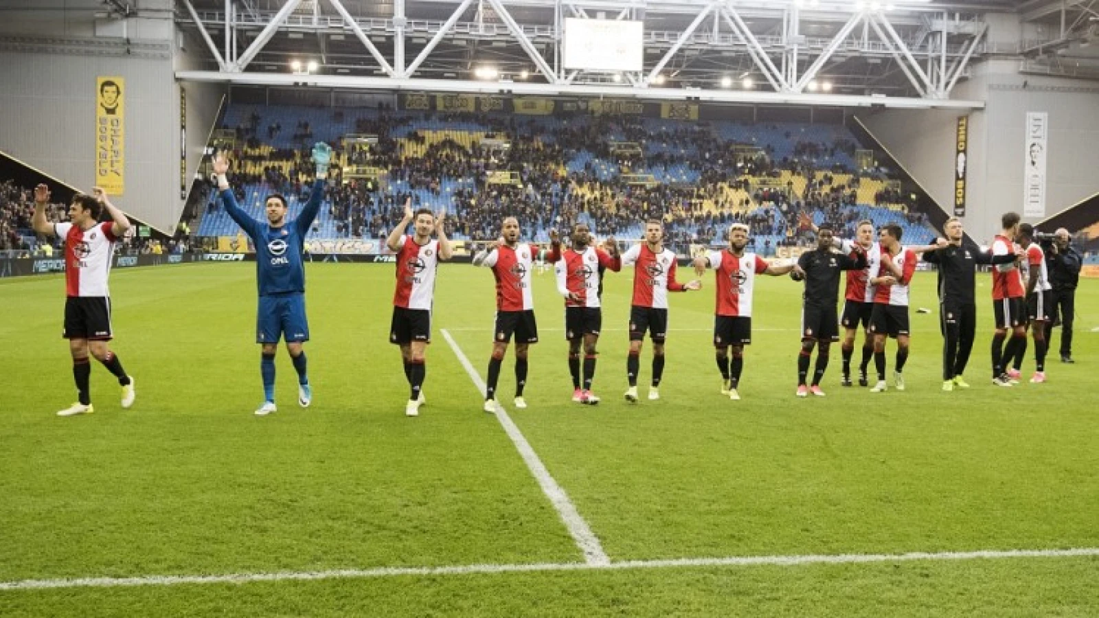 Vitesse biedt excuses aan vanwege grote aanwezigheid Feyenoord supporters