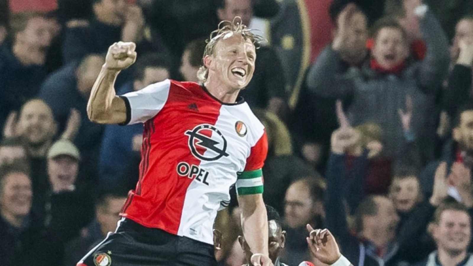 Dirk Kuyt haalt schaal op bij kampioenschap