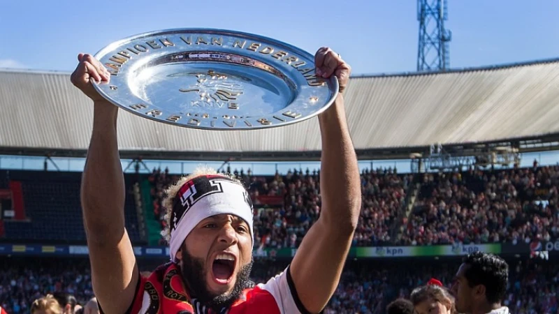 Feyenoord kreeg vanochtend nieuwe kampioenschaal na beschadiging 